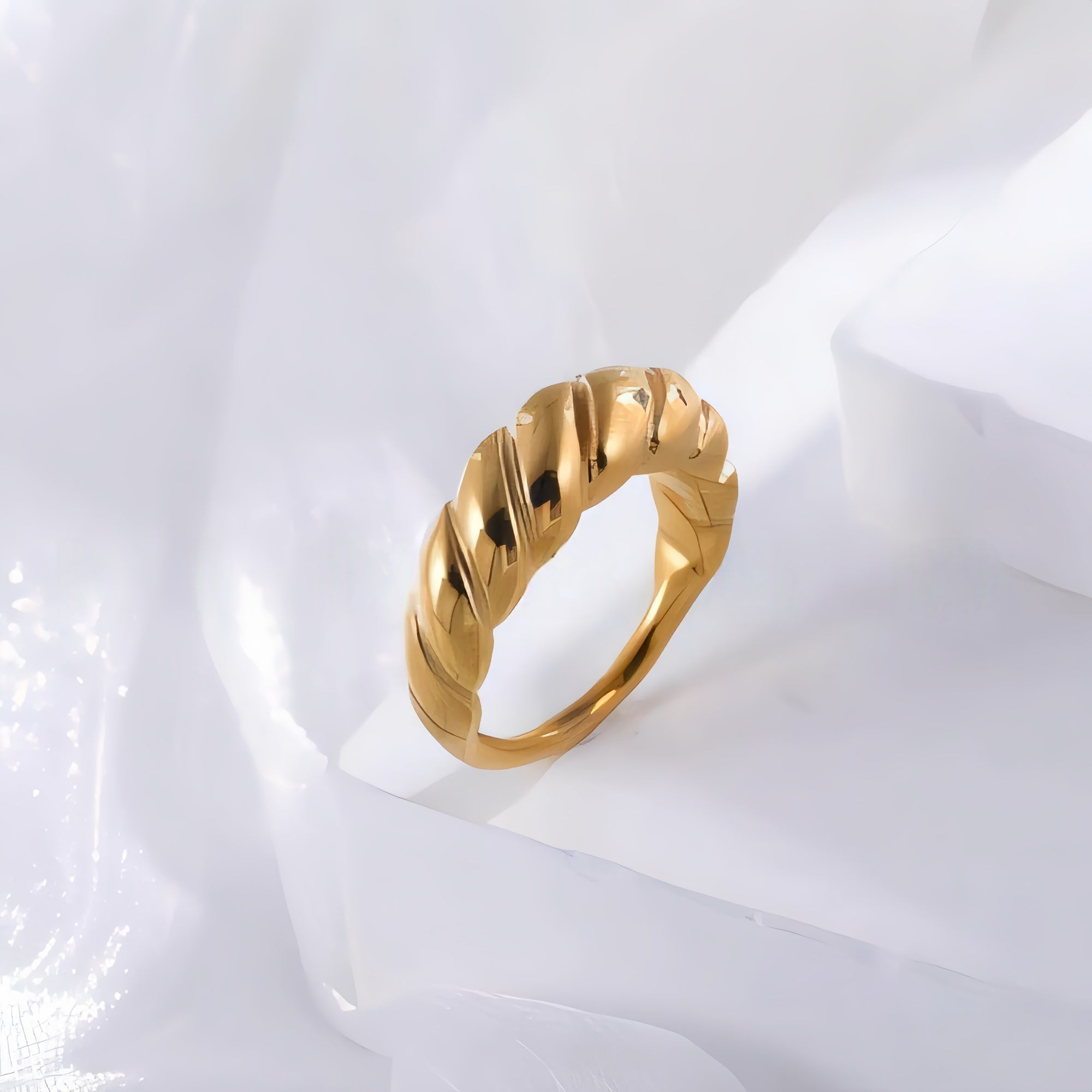 “ Croissant Me” Ring