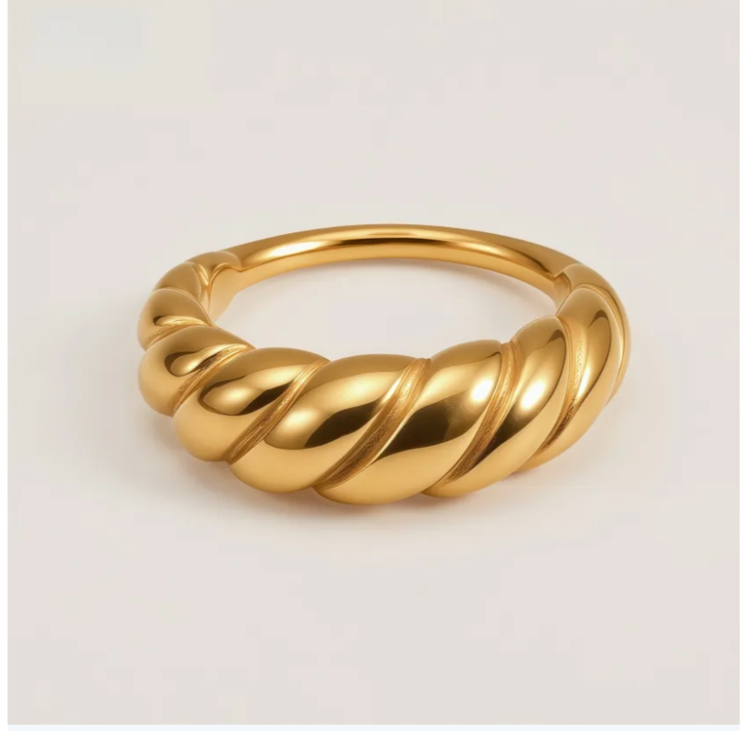 “ Croissant Me” Ring