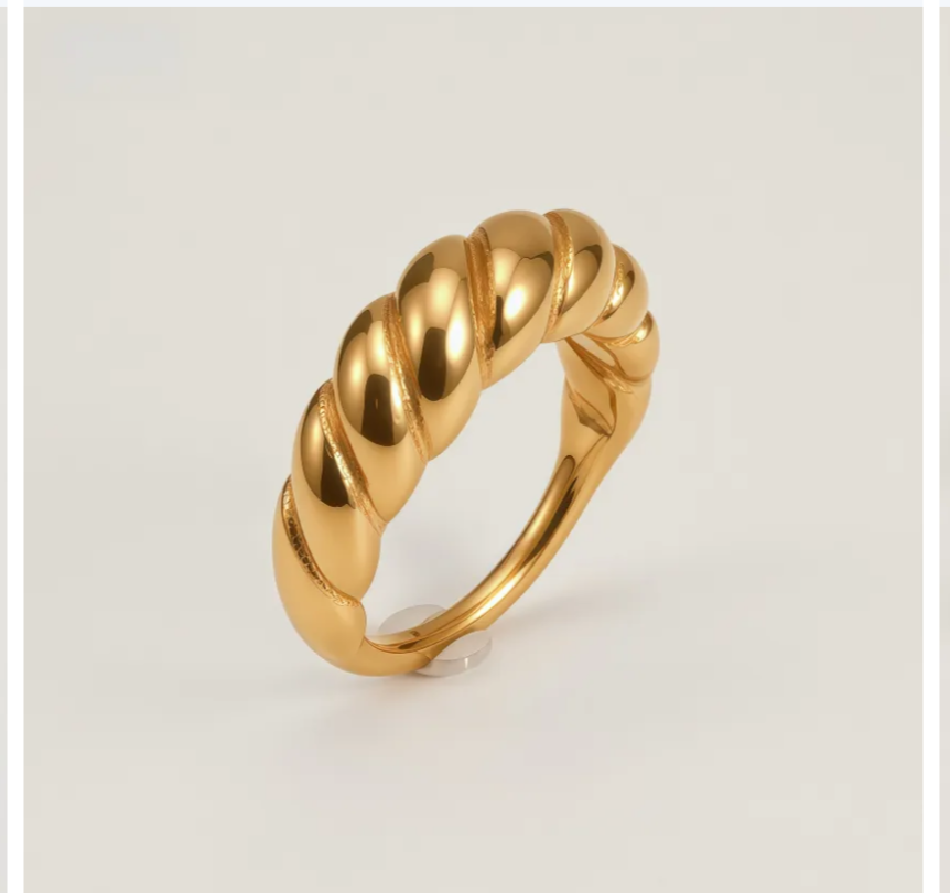 “ Croissant Me” Ring