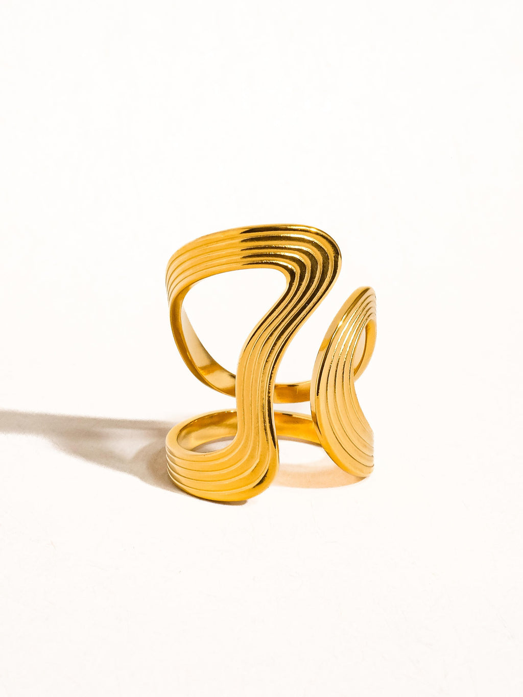 "On the same Wave" Ring