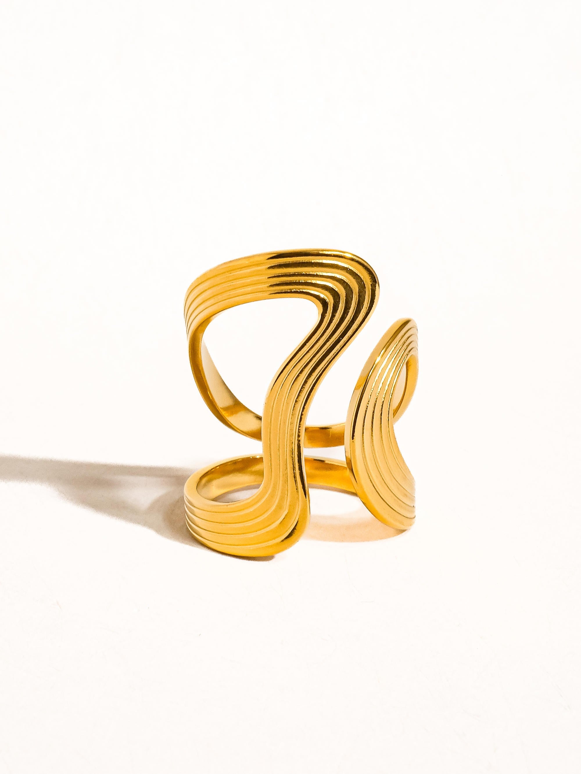 "On the same Wave" Ring