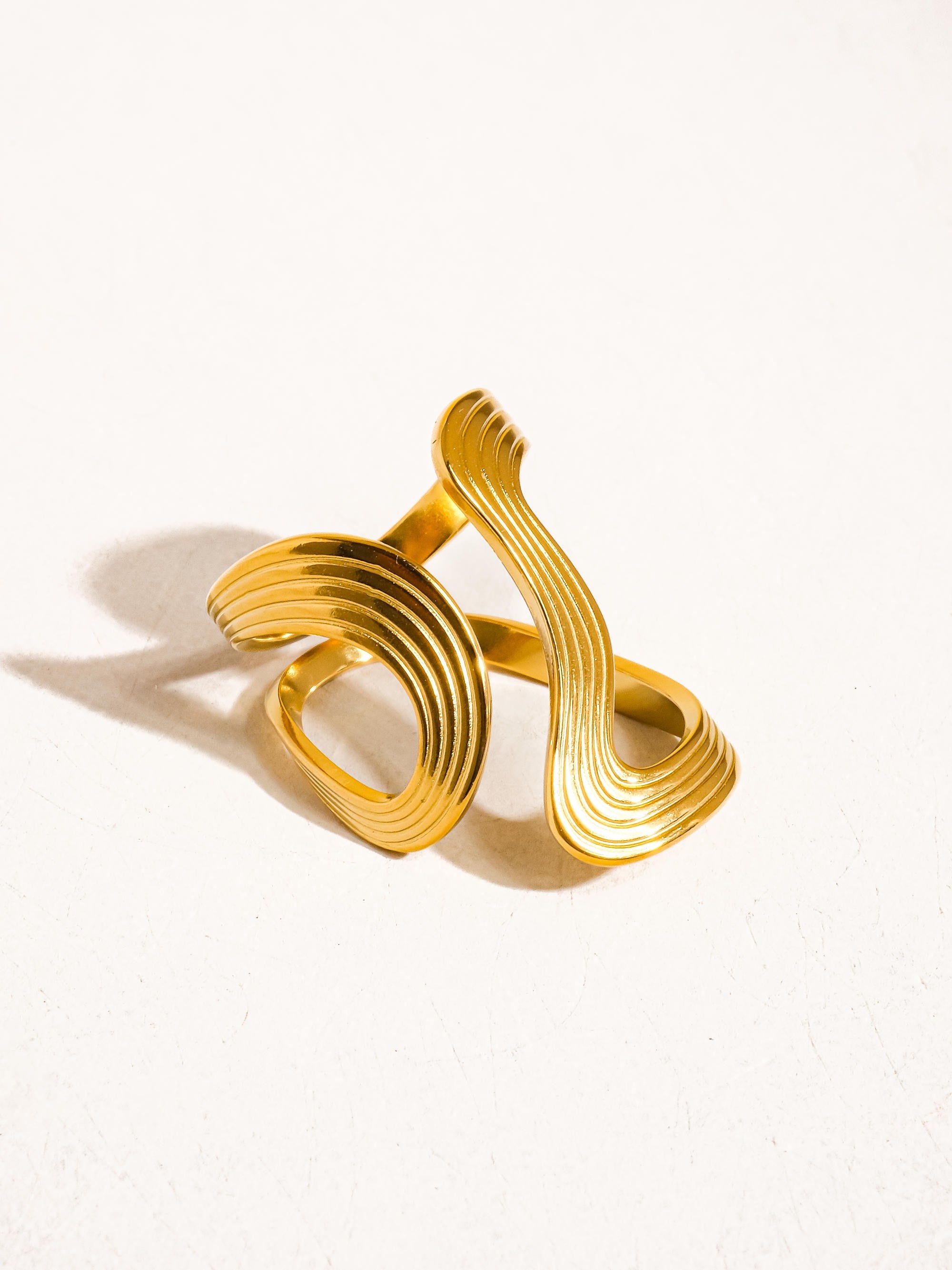 "On the same Wave" Ring